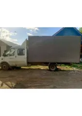 Бортовая платформа с воротами 2834DK, 2019 года, 276 902 км, VIN: XU42834DKK0002223, г/н: О682ХС12. Имеется коррозия по кабине двери и капоте. Течь масла передняя крышка блока. В ДТП была повреждена петля троса крепления тента на кузове. Отсутствует аккумулятор. Титульный собственник - супруг…