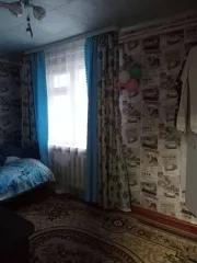 1/6 доля в праве общей долевой собственности на земельный участок площадью 954 кв.м и квартиру площадью 82.9 кв.м. Земельный участок с разрешенным использованием для индивидуальной жилой застройки, для индивидуального жилищного строительства. Адрес: Смоленская область, Ельнинский район, город…