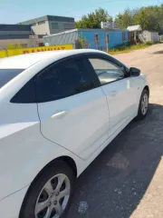 Hyundai Solaris, 2013 год выпуска, объем двигателя 1396 куб. см, мощность 107 л.с. (78.7 кВт), VIN Z94CU41CADR203560