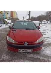 Легковой автомобиль PEUGEOT 206, 2006 г.в., VIN VF32AKFWR44989191, цвет: красный, мощность двигателя 74,8  л.с., объем двигателя 1060 куб.см. Коробка автомат, багажник крашеный, из коробки течет масло, с радиатора антифриз. По ходовой тоже есть нюансы. На ходу.