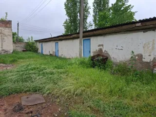 Нежилое здание хозяйственного корпуса 577,4 кв.м и земельный участок 2296 кв.м КБР Нежилое здание хозяйственного корпуса с кадастровым номером 07:03:0700048:350, площадью 577,4 кв.м, расположенное по адресу: КБР, г. Майский, ул. М. Горького, 116, с земельным участком из земель населенных пунктов с…