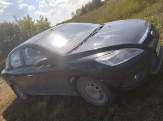 Ford Focus 2008, Ford Focus, 2008, VIN: X9FHXXEEDH8G57632, номер кузова: X9FHXXEEDH8G57632, цвет черный, объем 1596 см3, мощность 116.0 л.с., седан. Трещина на лобовом стекле, трещина на заднем бампере, вмятина на правом переднем крыле, пороги под замену (один замят), автосигнализации нет…