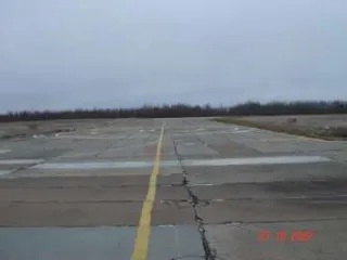 Взлетно-посадочная полоса в аэропорту г. Кедровый. Нежилое сооружение – взлётно-посадочная полоса, протяженность 1980 м, ширина 36 м. Кадастровый номер 70:18:0000006:910, адрес Томская область, г. Кедровый, квартал 22, сооружение 55а