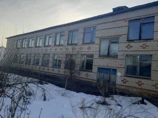 Нежилое здание (школа) общей площадью 1275,7 кв.м с кадастровым номером 02:30:000000:1720, 2 этажа, 1990 года завершения строительства, расположенное по адресу: Республика Башкортостан, Караидельский район, д.Байки-Юнусово, ул. Центральная, д.10; нежилое здание (котельная) общей площадью 104,8 кв.м…