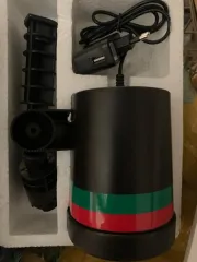 Изделие металлическое в виде стенда с маркировкой «Fuel Injection Test Bench», «Model 12 PSDW», проектор уличный лазерный "Laser Light Projector", кастрюли в комплекте с крышкой с маркировкой "K@I Germany" KI-T1820, кастрюли в комплекте с крышкой с маркировкой "K@I Germany" KI-T1828, личинка…