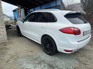 Porsche Cayenne S 2012, 400 лс, 293557 км, полный привод, АКПП. Транспортное средство PORSHE CAYENNE S 2012г.в., VIN WP1ZZZ92ZCLA51162, 400 л.с., объем двигателя 4806 куб.см., цвет белый. Требуется замена АКПП, не включается задняя передача.