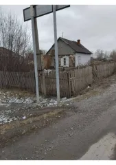 Доли дома и участков, 1561 кв.м, Кемеровская область. 1/4 доля дома и 1/4 доля земельного участка в Кемеровской обл., еще 1/4 доля дома и 1/4 доля земельного участка в Кемеровской обл., еще 1/4 доля земельного участка, площадью 1561 кв.м., назначение: Земли населенных пунктов, адрес…