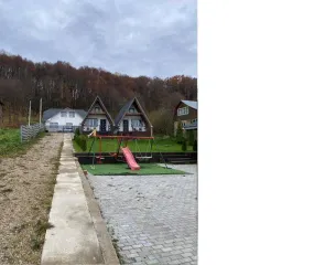Дом 90 кв.м, земельный участок 1295 кв.м и комплекс имущества, Тульская обл. Россия, Тульская обл, Алексинский р-н, г Алексин, СТ "Ока", уч. №28б, в том числе: земельный участок, площадью 1295 кв.м, кадастровый (условный) номер: 71:24:020229:110, с незарегистрированными на нем 2-мя объектами…