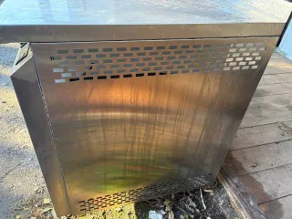 Finist СХСм-700-3 холодильный стол. Является бывшим в употреблении имуществом, могут иметься скрытые недостатки.