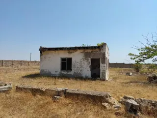 Комплекс строений и сооружений, 41240 кв. м, Республика Крым. Группа инвентарных объектов с расположенным под ними земельным участком по адресу: Республика Крым, Черноморский район, Медведевский с/с, комплекс строений и сооружений № 1, а именно: земельный участок пл. 41 240 +/- 355 кв. м, КН…