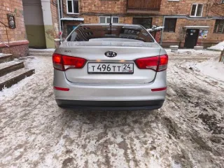Kia Rio 2016 года выпуска, серебристого цвета. Государственный регистрационный знак Т496ТТ24, VIN Z94CB41BBHR420163. Бензиновый двигатель объемом 1591 см³, мощностью 123 л.с. (90,4 кВт). Автоматическая коробка передач, передний привод. Пробег 192887 км. Дата регистрации 23.12.2016.