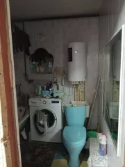 1/6 доля в праве общей долевой собственности на земельный участок площадью 954 кв.м и квартиру площадью 82.9 кв.м. Земельный участок с разрешенным использованием для индивидуальной жилой застройки, для индивидуального жилищного строительства. Адрес: Смоленская область, Ельнинский район, город…