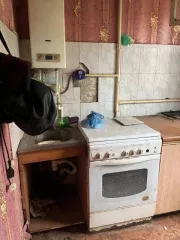 Помещение, назначение: жилое, Кадастровый номер 57:25:0020704:159, Площадь, 44.3 кв.м, этаж 1, Адрес  местоположение  Российская Федерация, Орловская область, г Орёл, ул Комсомольская, д 200, кв 61  Имуществу необходим ремонт. Имеется задолженность по кап.ремонту. Фото объекта на сайте торгов.