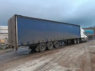 Freightliner CL120, 2002 и полуприцеп НАРКО, 1995 Продажа грузового автомобиля (сцепка) <p>Грузовой автомобиль FREIGHTLINER CL120 год выпуска 2002, мощность двигателя л\с 430 VIN 1FUJA6CG73LK74160 и Полуприцеп с бортовой платформой, цвет синий, НАРКО год выпуска 1995 г., VIN YF104ST3ASF013585…