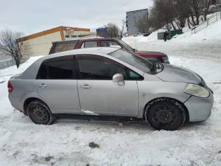 Nissan Tiida 2005, автомобиль марки NISSAN модель Tiida 2005 г.в., гос. номер В512МА41. С более подробной информацией по имуществу и проводимыми торгами можно ознакомиться у организатора торгов, начиная с 15.07.2026 г., в рабочие дни (с 5 до 14 часов по московскому времени), предварительно…