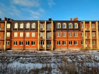 Объект незавершенного строительства – «33-х квартирный 3-х этажный жилой дом №9 по генплану в д. Маурино Подлесного сельского поселения Вологодского района», расположенный на земельном участке с кадастровым номером 35:25:0705002:573. Земельный участок площадью 2542 кв.м., кадастровый №…