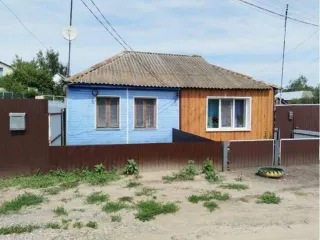 Участок 65.7 м² и дом 345 м² в Пензенской области, г. Нижний Ломов, пер. Свердлова, д. 13. Кадастровый номер участка: 58:21:0250208:155, вид права: ½ доля. Кадастровый номер дома: 58:21:0250208:81, адрес: пер. Свердлова, дом 13-1, вид права: ½ доля.