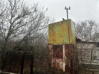 Земельный участок площадью 600 кв.м. Категория земель: земли сельскохозяйственного назначения, для садоводства. Кадастровый номер: 61:02:0501601:320. На земельном участке расположен объект незавершенного строительства из шлакоблока, в собственности у должника не находится. Адрес местоположения…