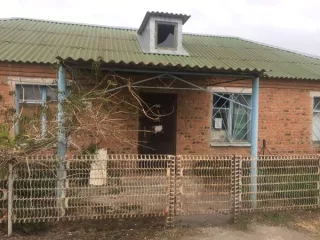 Нежилое здание, местоположение: Ростовская область, р-н. Цимлянский, х. Паршиков, ул. Мира, д. 9, кадастровый номер 61:41:0050405:151, площадь 103,1 кв.м., с земельным участком, местоположение установлено относительно ориентира, расположенного в границах участка. Почтовый адрес ориентира…