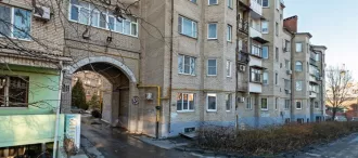 ½ доли квартиры, площадью, 60,8 кв.м., кадастровый номер 61:55:0010310:324, расположенная по адресу: Ростовская область, пр. Баклановский, д. 180/1, кв. 9