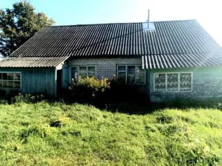Нежилое здание 147,5 кв.м и земельный участок 242 кв.м, Новгородская область Имущественный комплекс (нежилое здание с земельным участком) Имущественный комплекс состоящий из: - нежилое здание с кадастровым номером 53:19:0021002:177, общей площадью 147,5 кв. м, (материал стен – кирпич), 1986 года…