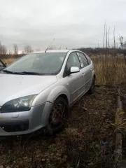 Ford Focus 2006 года, 125 л.с., пробег 450000 км, VIN WF05XXGCD56M26822. Находится в неисправном состоянии: отсутствует аккумулятор, неисправен двигатель, отсутствует радиатор, снят коллектор.