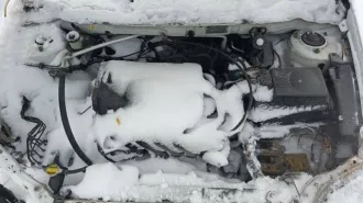 Toyota Corolla Fielder 2001 года, 110 л.с., пробег 300000 км, АКПП. Автомобиль после ДТП, не на ходу, не заводится, требуется ремонт. Недостатки видны по фотографиям: отсутствие деталей, вмятины, сколы и прочее. Возможно наличие скрытых недостатков. Номер кузова: NZE1210065024.