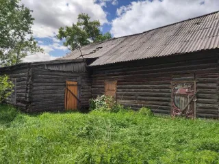 Нежилое здание школа площадью 166 кв.м, расположенное по адресу: Алтайский край, Крутихинский район, п. Масляха, ул. Зеленая, д. 22а. Кадастровый номер здания: 22:22:020402:278. Здание находится на земельном участке с кадастровым номером 22:22:020402:130 площадью 877 кв.м. Общая площадь здания 166…