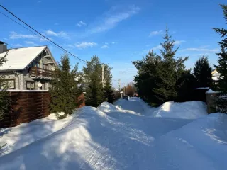 Жилой дом (с правом регистрации проживания), кадастровый номер 50:08:0000000:132406, площадь 174,6 кв.м. Земельный участок, кадастровый номер 50:08:0070350:24, площадь 2000 +/-31 кв.м. Адрес: Московская область, Истринский район, Бужаровское сельское поселение, деревня Никитское, улица Березовая…
