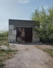 Нежилое здание (склад) площадь 64 кв.м., кадастровый номер: 90:10:040601:283, с земельным участком кадастровый номер 90:10:040601:282 площадью 175 кв.м., категория земель - земли населенных пунктов, разрешенное использование - Хранение и переработка сельскохозяйственной продукции, код - 1.15, на…