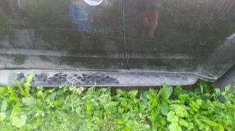 Nissan Pathfinder 2012 года, универсал. Дизельный двигатель 190 л.с., цвет серо-сиреневый, VIN: Z8NJVWR51CS000651. На ходу. Пробег 232 220 км. Недостатки: вмятина на правом переднем крыле, замят левый порог, есть царапины и сколы на кузове.