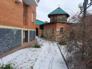 Жилой дом, общей площадью 250,5 кв. м., в том числе жилой площадью 117,4 кв.м., этажность: 2, подземная этажность:1, кадастровый номер: 61:43:0020103:587, расположенный по адресу: Ростовская область, Шолоховский р н, ст ца Вешенская, ул. Лесная, д. 51, с объектами вспомогательного назначения …