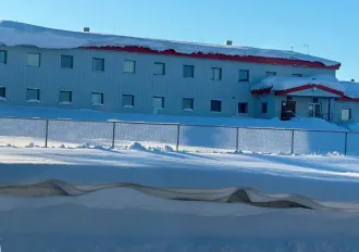 Чешский комплекс городского лагеря, 5166.7 кв.м, 17893 кв.м, Усинск Чешский комплекс городского лагеря - нежилое здание двух этажное, площадью 5 166,7 кв.м., назначение – нежилое, кадастровый номер 11:15:0102005:110 и земельный участок площадью 17893 кв.м., кадастровый номер 11:15:0101017:287…