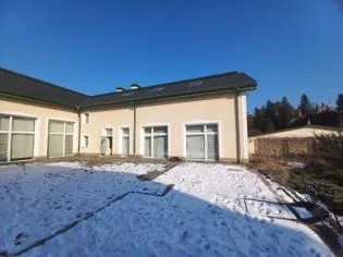 Земельный участок площадью 906 кв. м., расположенный по адресу обл. Московская, р-н Одинцовский, с/о Аксиньинский, с. Аксиньино, уч.29, с/т «Аксиньино», кадастровый номер: 50:20:0050312:53. Жилой дом площадью 819,9 кв. м., расположенный по адресу Московская область, Одинцовский район, Аксиньинский…