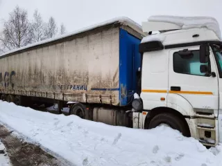 Полуприцеп Kel Berg, 2004 г.в., VIN: SKBS40B304AKE9318, государственный регистрационный знак ХА2475 43. Полуприцеп Kel Berg, 2004 г.в., VIN: SKBS40B304AKE9318, государственный регистрационный знак ХА2475 43. Местонахождение: Кировская область, г. Киров, ул. Дзержинского, д. 77, корп. 1. Обременение…
