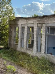 Нежилое здание Школа, 1740,8 кв.м, Калининградская область, кадастровый номер 39:09:020405:60, расположенное по адресу: Калининградская область, Озерский р-н., п. Садовое ул. Центральная д. 35. Стоимость - 59 400,00 рублей.