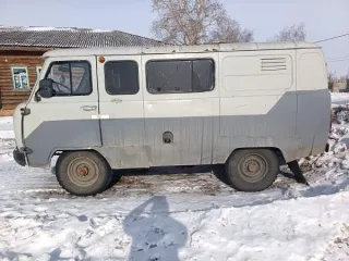 Грузовой фургон УАЗ 390902 6 мест, 2005 года выпуска. VIN: ХТТ39090260452108, номер двигателя: 40210L 50027394, номер кузова: 39090060200353.