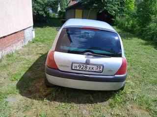 Легковой автомобиль комби  хэтчбек  РЕНО CLIO 1.2 16V RТ, VIN: VF1BB0W0F24597156, 2001 г.в., цвет СЕРЕБРИСТЫЙ, Номер кузова  кабины : VF1BB0W0F24597156, Рабочий объем: 1149. Мощность  кВт/л.с. : 55.2/75.0