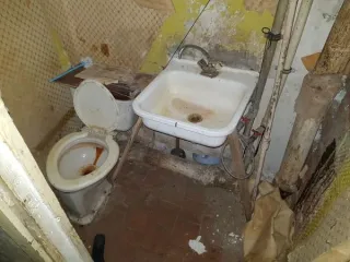 Нежилое помещение площадью 13.3 кв.м, расположенное по адресу: Санкт-Петербург, ул. Коммуны, д. 32, корп. 2, литера А, пом. 2-Н. Назначение: нежилое, этаж № 1, кадастровый номер 78:11:0006104:8076. Право собственности подтверждается записью в ЕГРН от 26.08.2025 № 78:11:0006104:8076-78/011/2025-1.