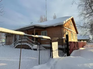 нежилое здание общей площадью 143,7 кв.м. с кадастровым номером 29:27:060203:37 с земельным участком общей площадью 1357 кв.м. с кадастровым номером 29:27:060203:10, расположенные по адресу: Архангельская область, г. Онега, ул. Зеленая, дом 18 Нежилое здание общей площадью 143,7 кв.м. с кадастровым…