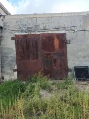 Гараж для ремонта тракторов площадью 1945.2 кв.м. Расположен по адресу: Забайкальский край, Краснокаменский район, поселок Целинный, улица Гаражная, дом 3, строение 1. Назначение: нежилое. Количество этажей: 1. Кадастровый номер: 75:09:050101:393. Имеется обременение: арест ФССП, запрет на…