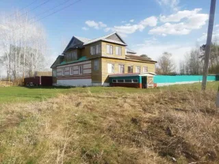 Доля дома 120,2 м² и участка 3872 м² в Ульяновской области. 1/3 доля в праве на жилое здание, площадь 120,2 кв.м., кадастровый номер: 73:20:020503:127 и 1/3 доля в праве на земельный участок, площадь 3872 кв.м., категория земель: земли населенных пунктов, разрешенное использование: для ведения…