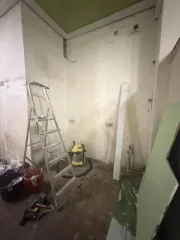 Квартира, 20,4 кв.м, 1 комн., Санкт-Петербург, с кадастровым номером: 78:15:0008014:1490, расположенная по адресу: Российская Федерация, г. Санкт-Петербург, ул. Калинина, д.10, корп. литера А, кв. 26. Имущество обременено залогом ПАО Сбербанк.