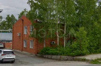 Здание склада с офисами 301,6 м² и участок 835 м², Сургут. Земельный участок, кадастровый номер: 86:10:0101212:894, площадь: 835 +/- 6 м2, категория земель: земли населенных пунктов, и нежилое здание — склад с офисными помещениями, 2 этажа, кадастровый номер: 86:10:0101212:524, площадь: 301.6 м2…