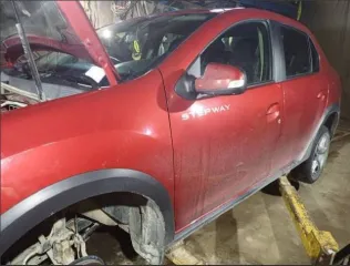 Renault Logan Stepway 2021, красный. VIN: X7L4SRLVG68545278, госномер: Н802СН159. Год выпуска: 2021. Тип двигателя: бензиновый, мощность 60,5 л.с. Экологический класс 5. Разрешенная максимальная масса 1545 кг, масса без нагрузки 1161 кг.