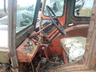 Единый лот в количестве 3 тракторов:  трактор МТЗ-82, год выпуска не определен, синего цвета, трактор Т-40АМ, 1988 г.в., зеленого цвета,  трактор Т-40АМ, заводской номер отсутствует, № двигателя 2860128, № переднего моста 740083,  имущество бывшее в употреблении, находится в неудовлетворительном…