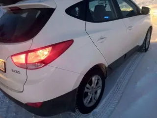 Hyundai ix35 2012 года, 150 лс, 150000 км, полный привод, АКПП. Технический паспорт Серия 77УН номер 958605; Номер кузова (шасси) VIN TMAJU81BDCJ295063; Двигатель (рабочий объем/мощность) 150; Транспортное средство Автомобиль легковой; Марка HYUNDAI IX35; Дата выпуска 2012 г.; Цвет и тип краски…