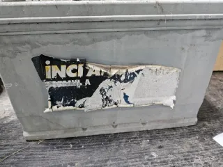 Маломерное судно 2 шт., преобразователь 1 шт., АКБ Numax 1 шт., АКБ Атлант 1 шт., алюминиевая лодка 1 шт., автомобильная фара 1 шт.