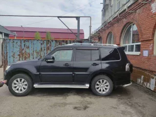 Легковой автомобиль Mitsubishi Pajero, 2010 года выпуска, VIN JMBLYV97WAJ000169, цвет чёрный, государственный регистрационный знак В787СХ116.