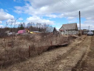 Земельный участок 858 кв.м, садовый дом 41,4 кв.м и баня 20,9 кв.м, Вологодская область, Бабаевский р-н, д. Пенек земельный участок площадью 858 кв.м, кадастровый номер 35:02:0305051:6, РНФИ П11370007407, с расположенными на нем объектами недвижимого имущества — нежилым 2-х этажным зданием -…